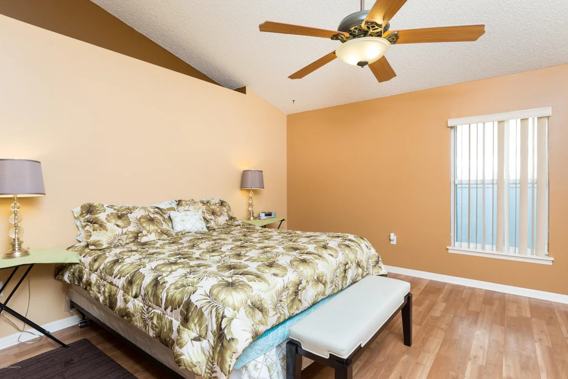 Photo of 1282 White Oak Circle