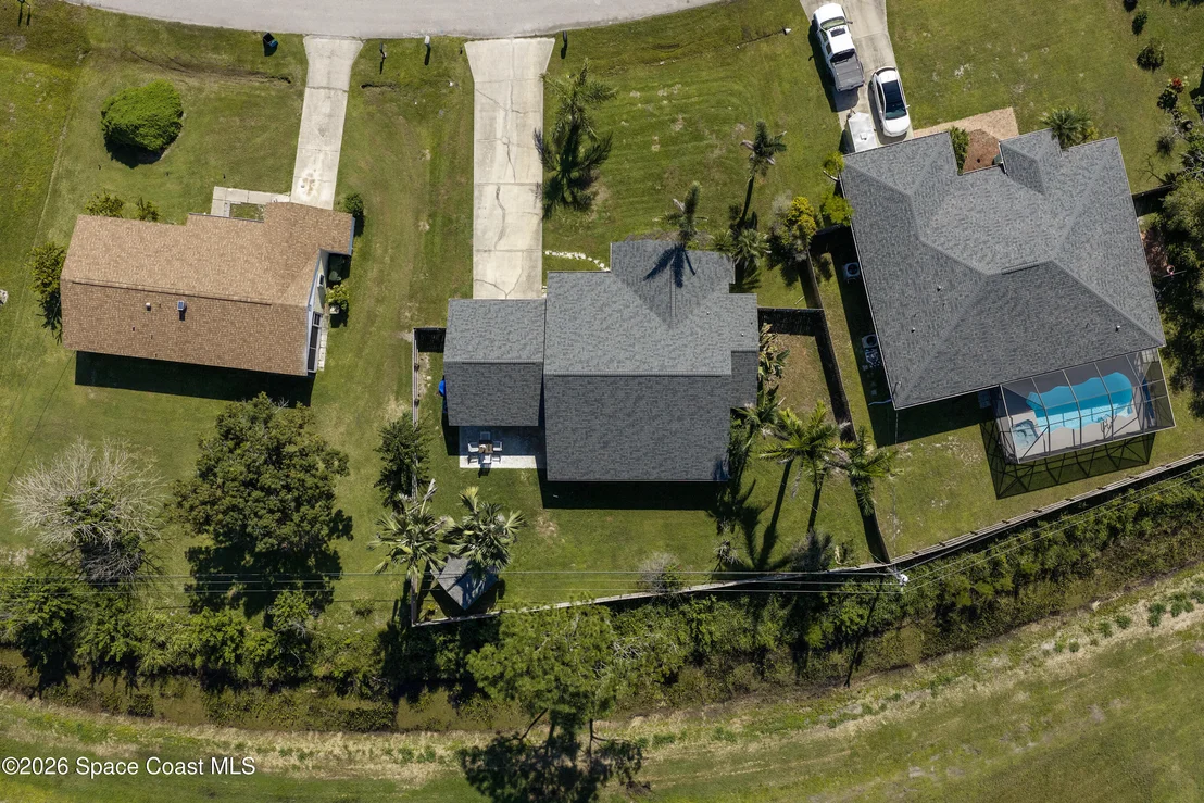 Photo of 449 NE Gilbert Drive NE