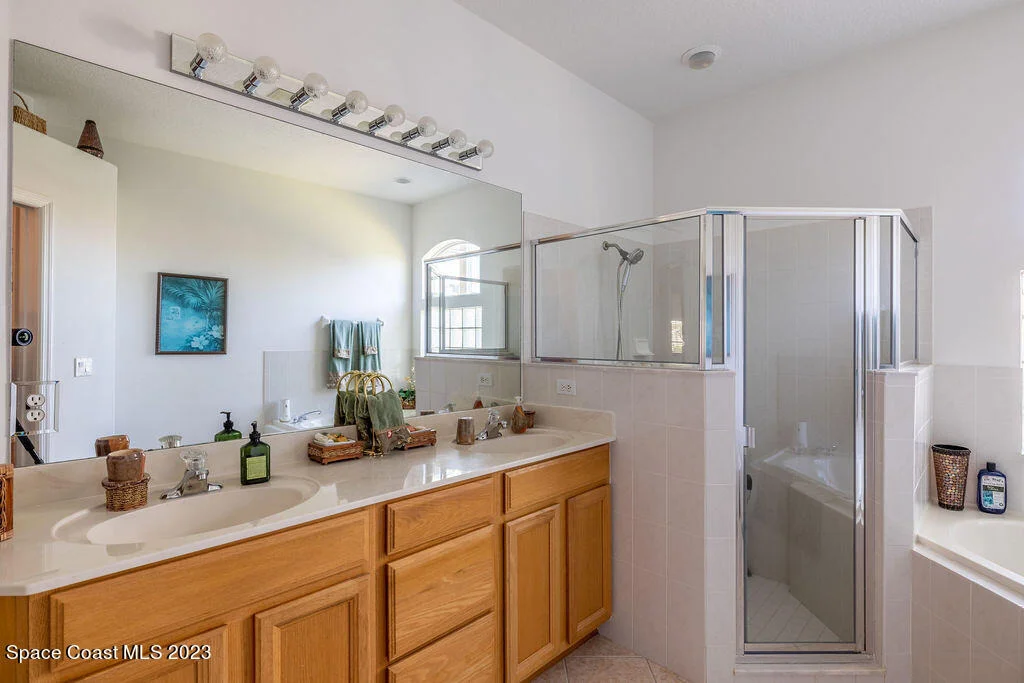 Photo of 4540 Portage Trail