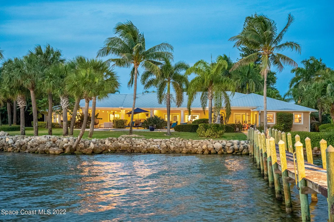 Photo of 437 River View Lane
