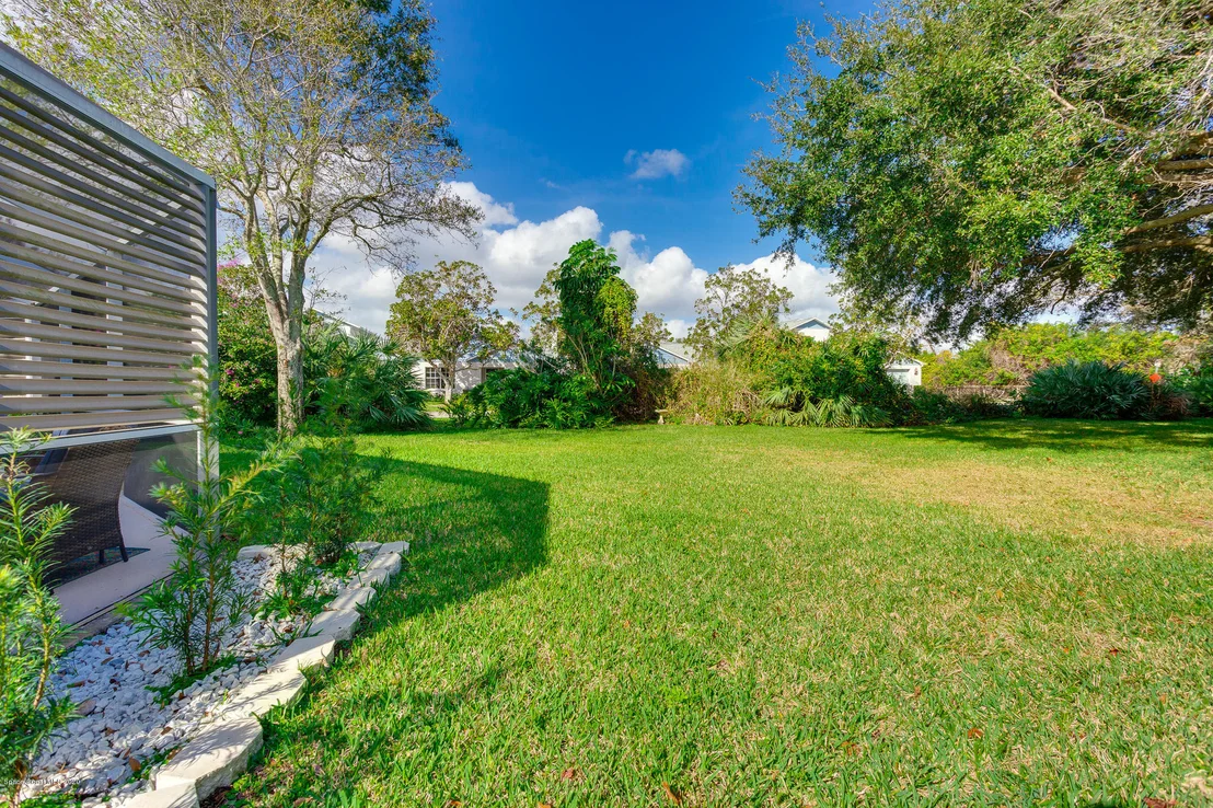 Photo of 989 Villa Drive