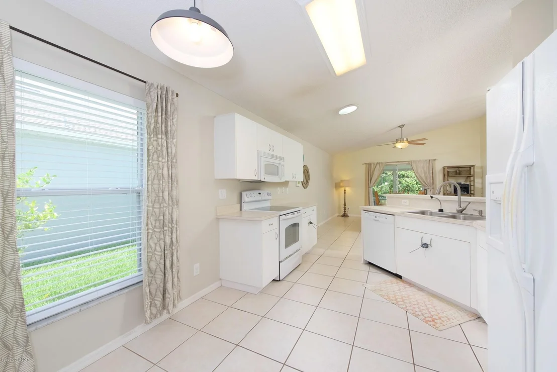 Photo of 976 Villa Drive