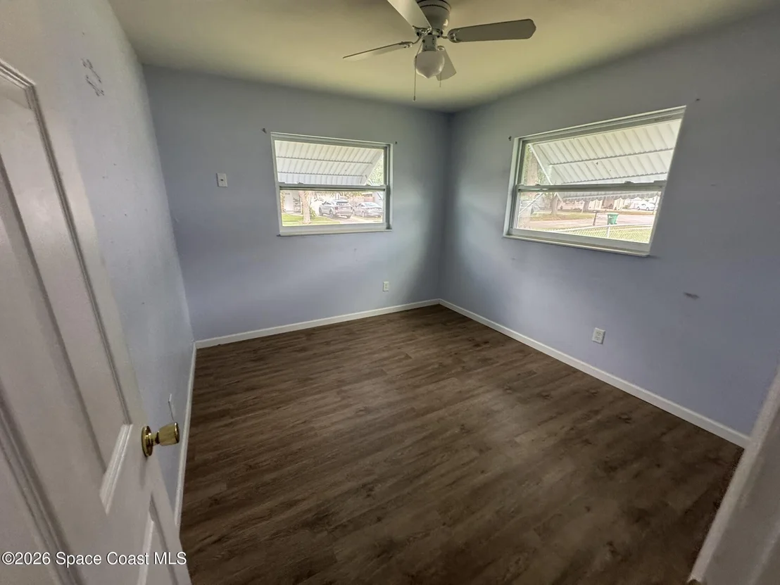 Photo of 1405 E Stetson Drive E