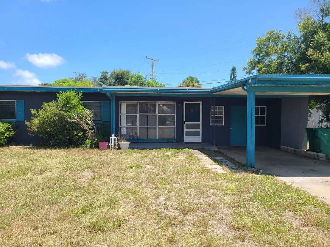 Photo of 819 W Highland Drive