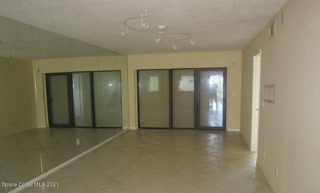 Photo of Unit 301 at 3901 Dixie Highway NE