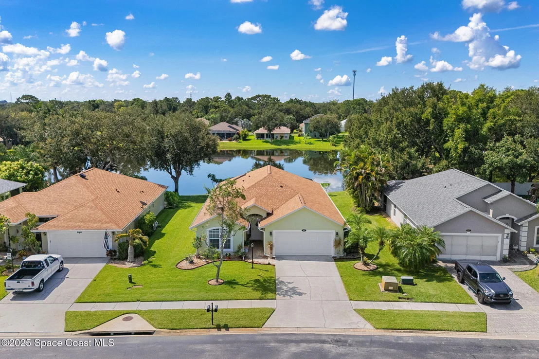 Photo of 833 Tavernier Circle NE