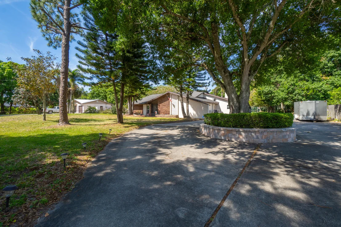 Photo of 810 Knecht Road NE