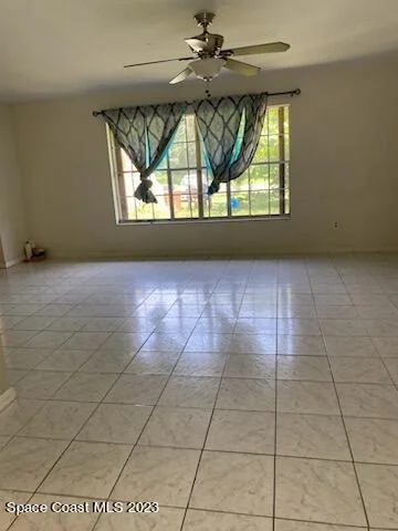 Photo of 927 Mariposa Drive NE