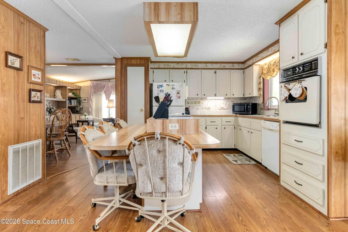 Photo of 703 Amaryllis Drive