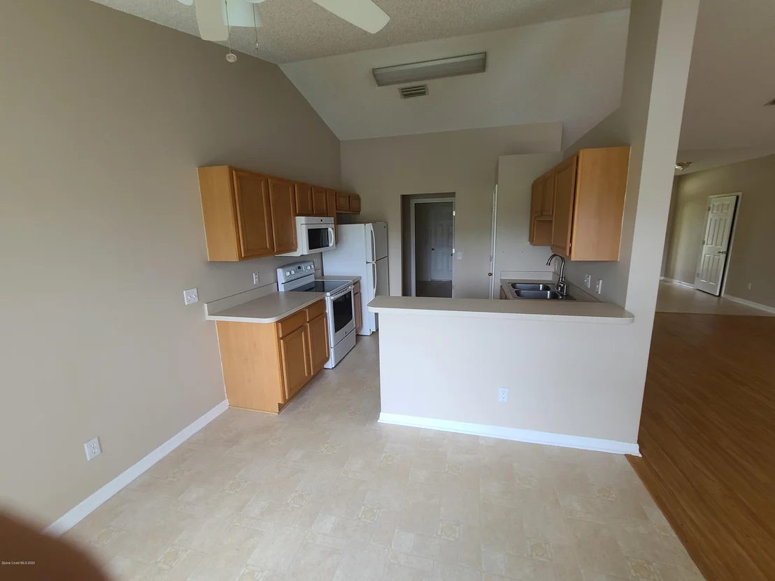 Photo of 1085 Kingfisher Way