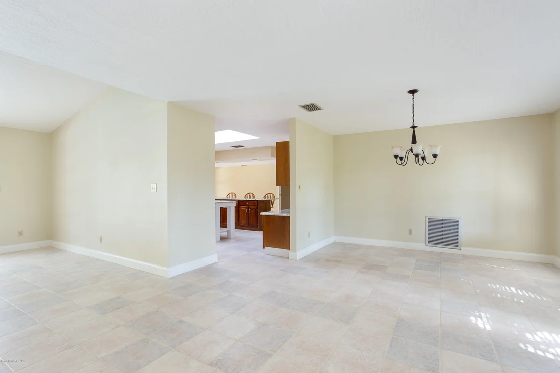 Photo of 1112 Scyphers Street NE
