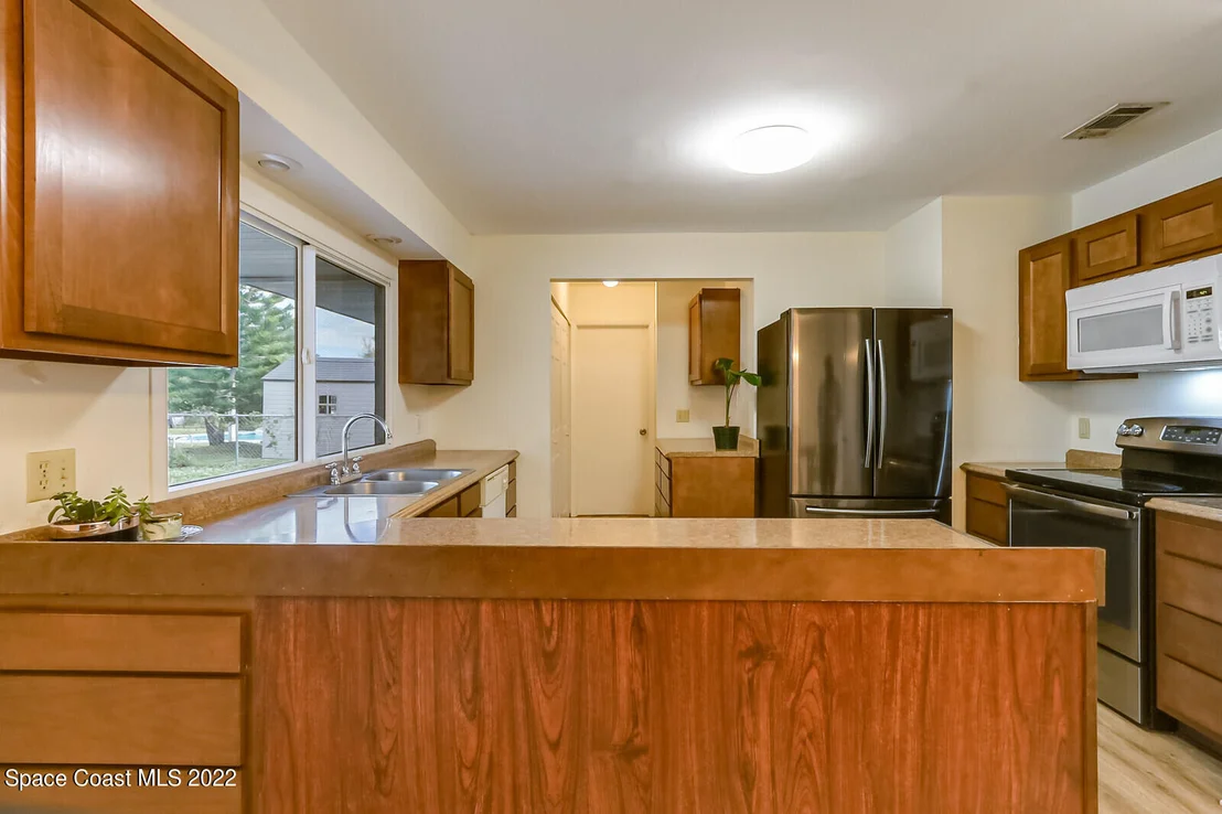 Photo of 1310 Mariposa Drive NE