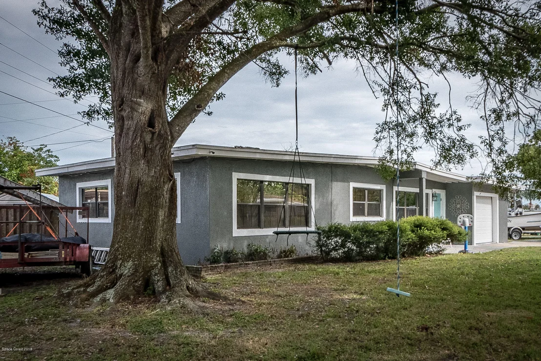 Photo of 812 W Highland Drive