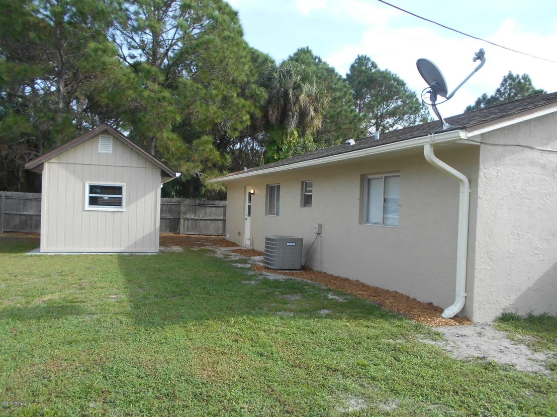 Photo of 711 SE Airoso Road