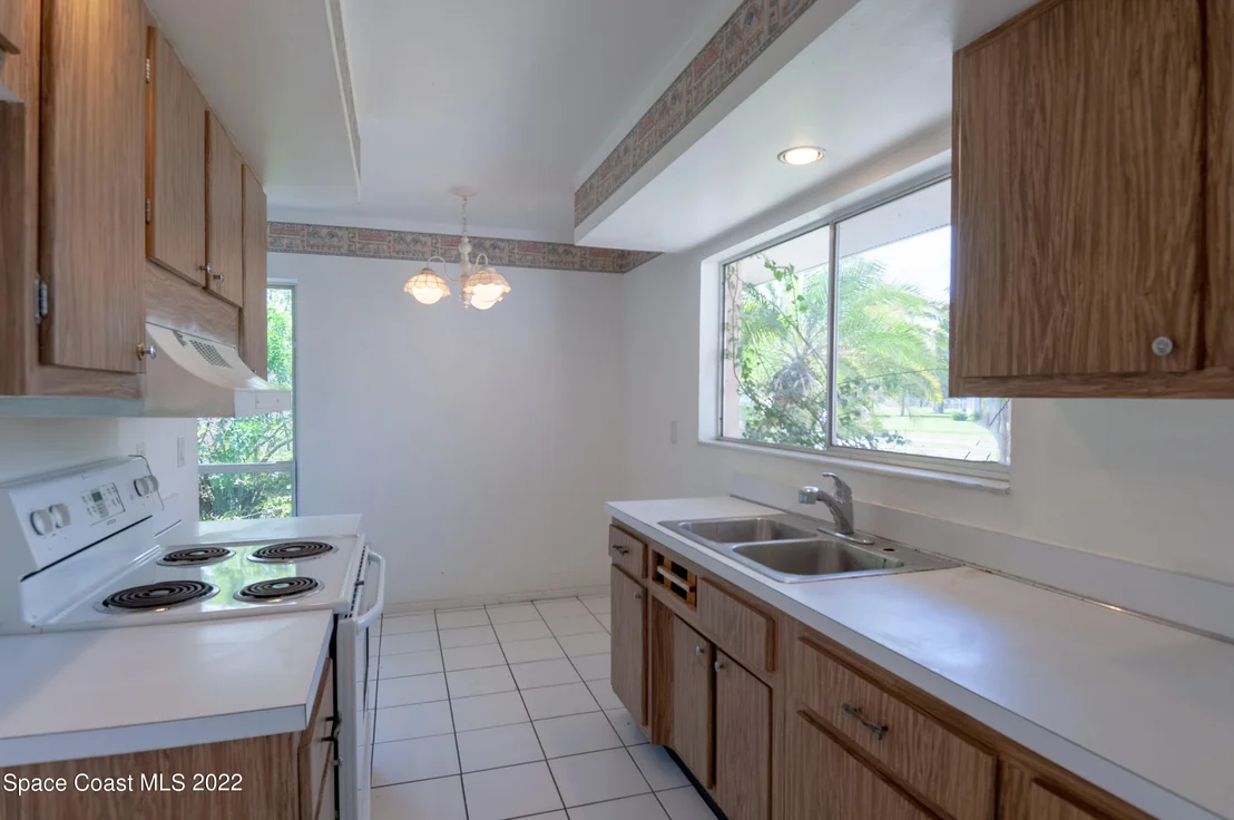 Photo of 722 Bianca Drive NE