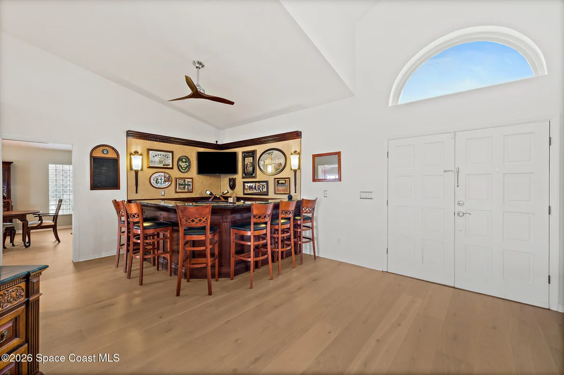 Photo of 2318 N Riverside Drive