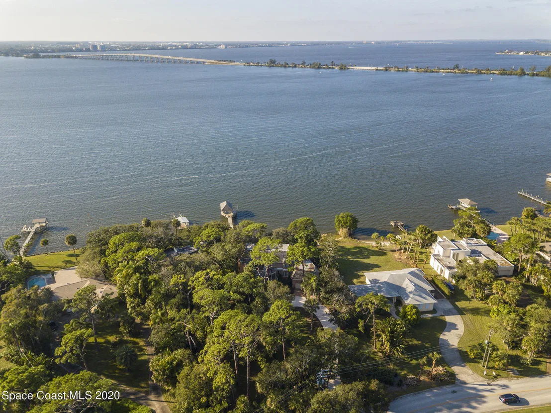Photo of 1316 S Riverside Drive