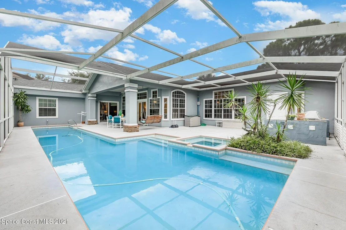 Photo of 4370 Canard Road
