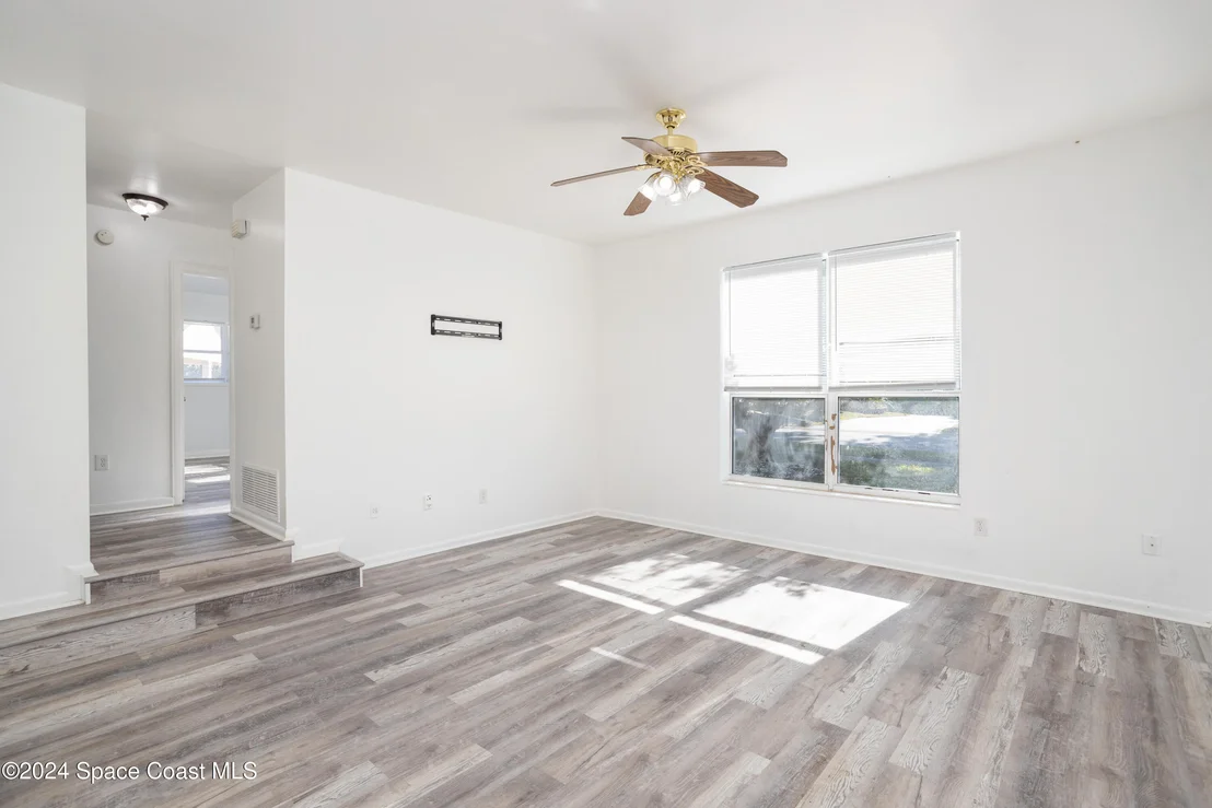 Photo of 1064 Cabot Drive NE