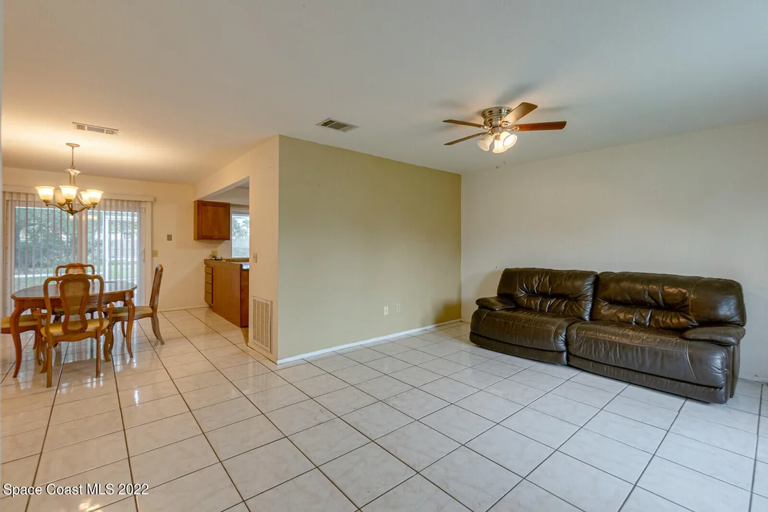 Photo of 1310 Mariposa Drive NE