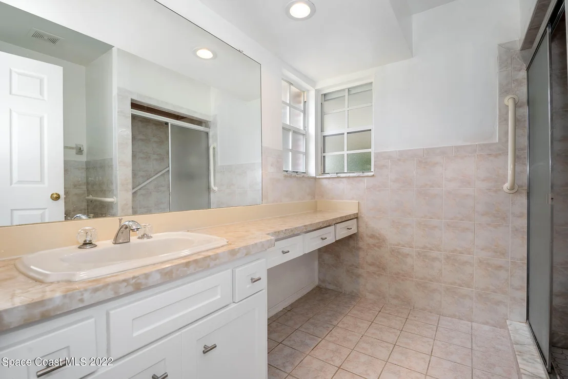Photo of 1081 Mariposa Drive NE