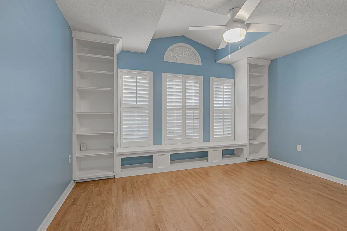 Photo of 1223 White Oak Circle