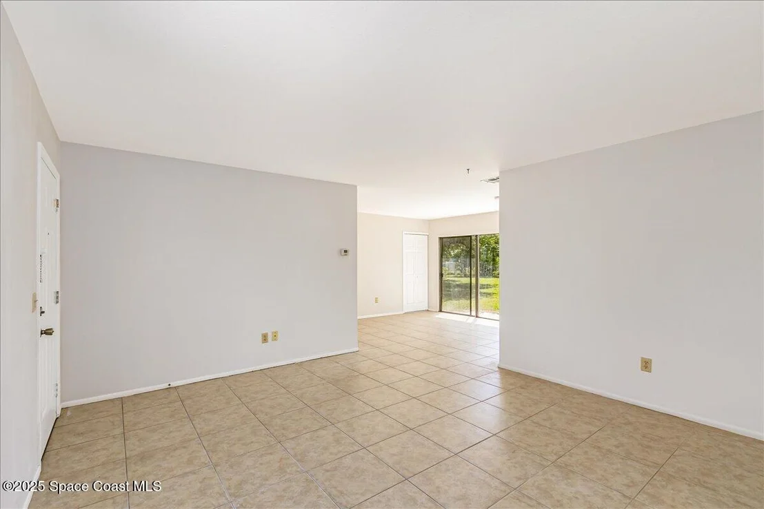 Photo of 933 Gueld Avenue NE