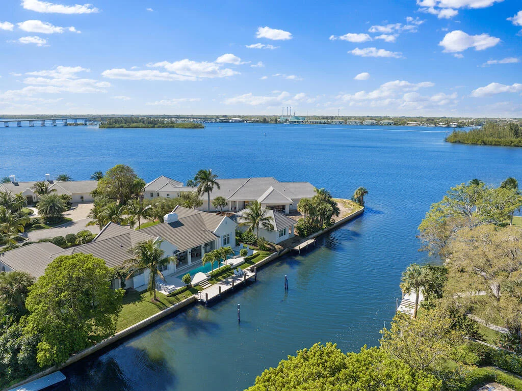 Photo of 501 River Drive