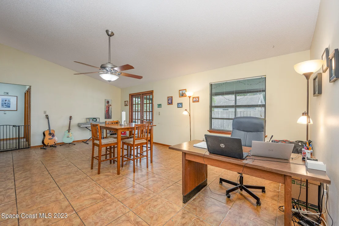 Photo of 858 Pine Wood