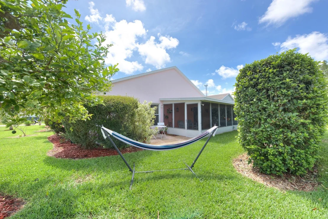Photo of 976 Villa Drive