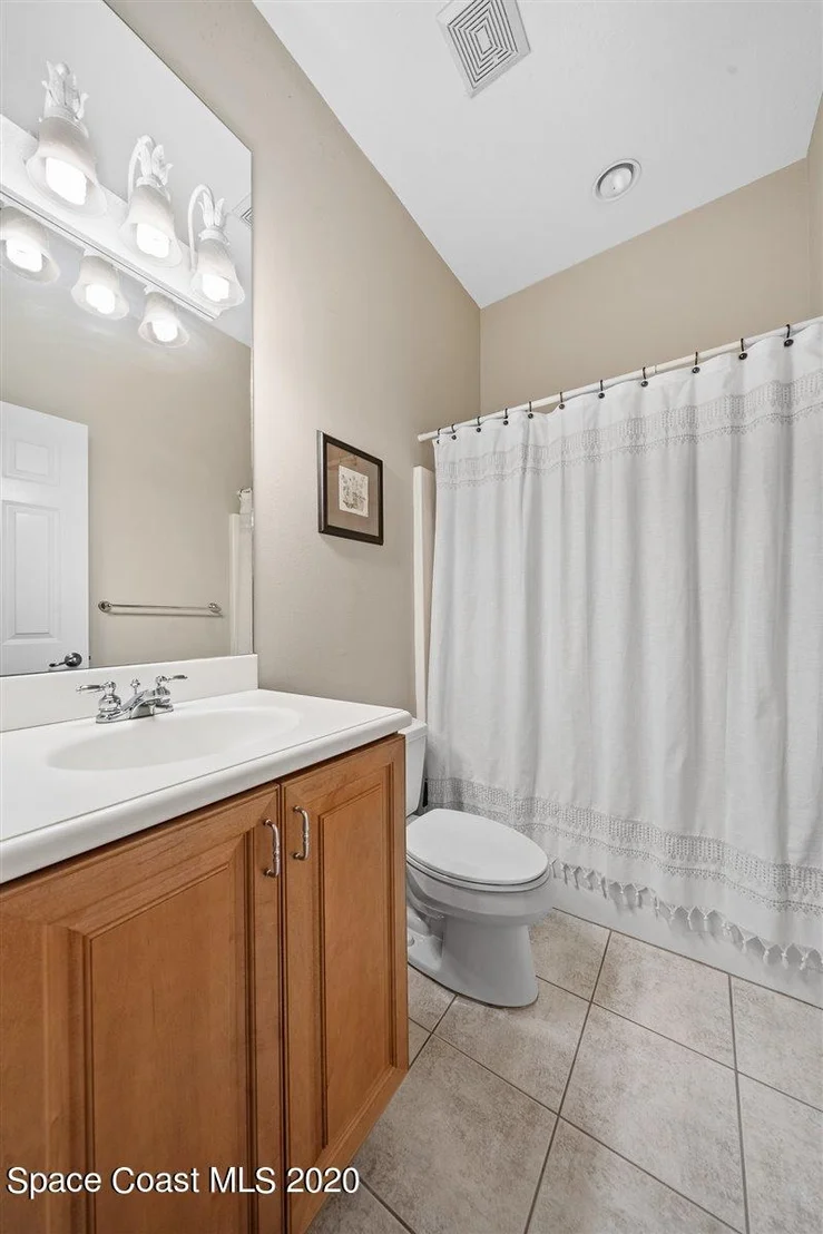 Photo of 925 Chatsworth Drive