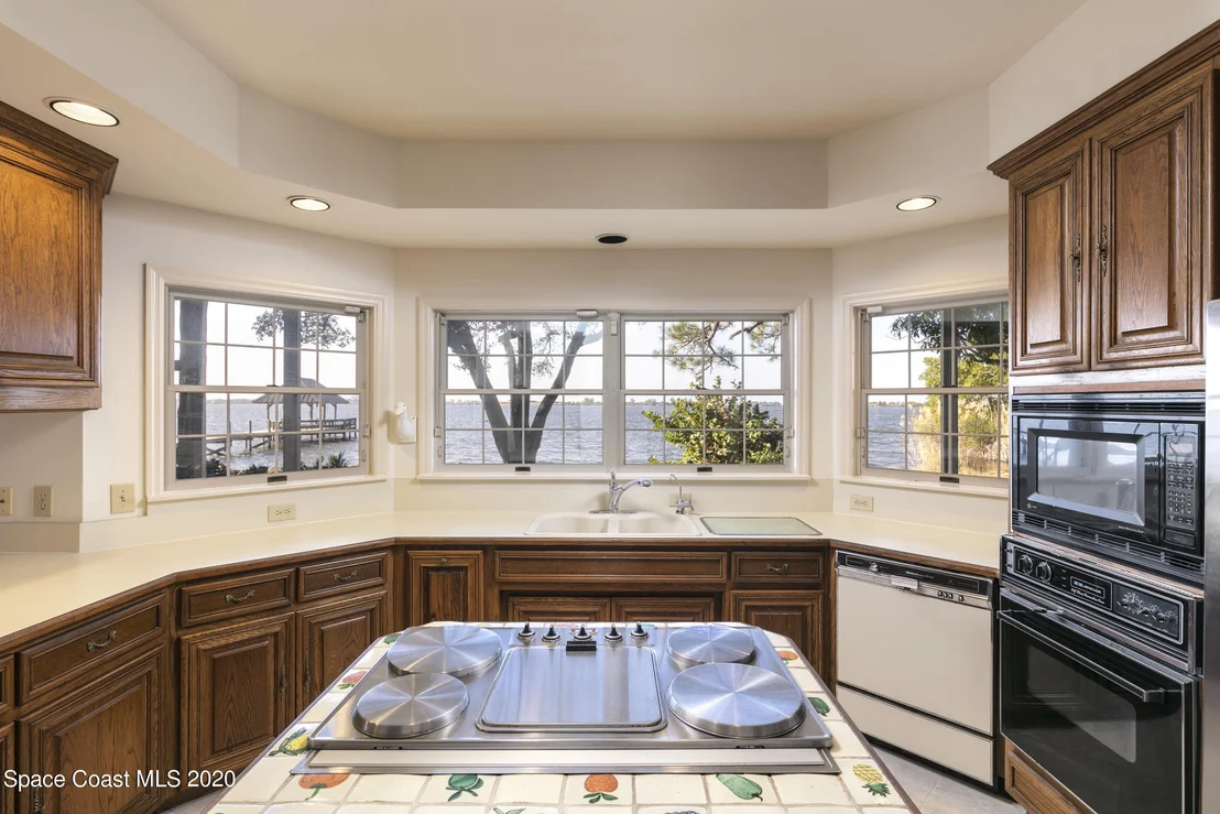 Photo of 1316 S Riverside Drive
