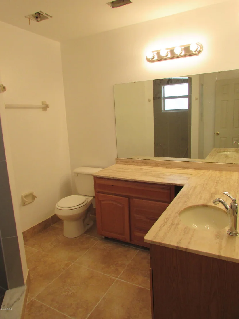 Photo of 856 Pine View Avenue