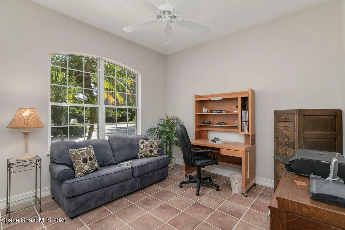 Photo of 955 Chatsworth Drive