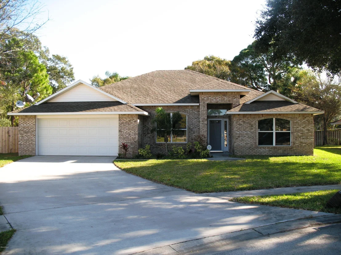 Photo of 2426 Oakcrest Lane