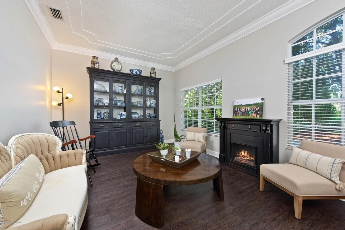 Photo of 637 Woodbridge Drive