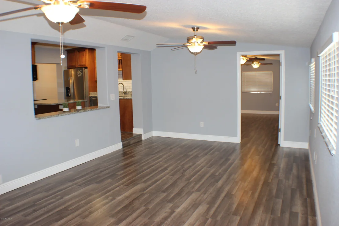 Photo of 1042 Cabot Drive NE