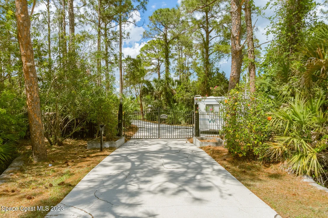 Photo of 2880 Grant Road