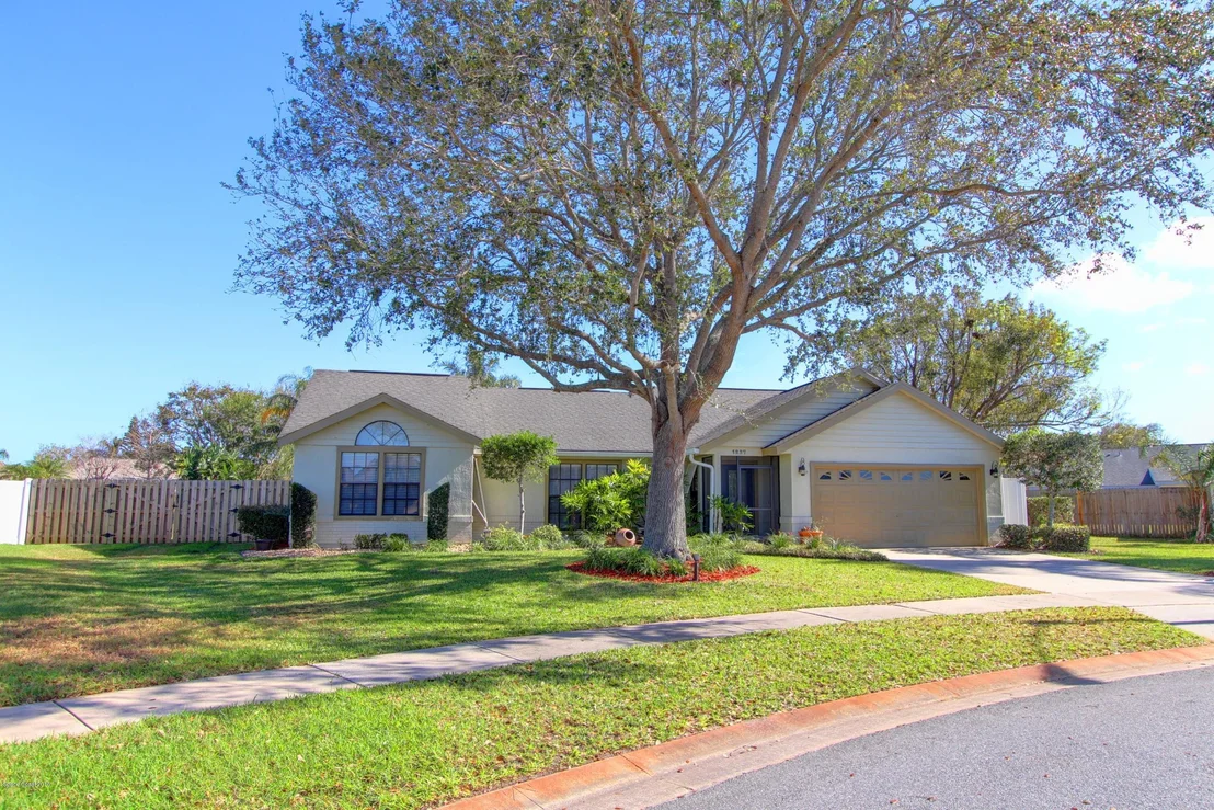 Photo of 1237 Lakeview Drive