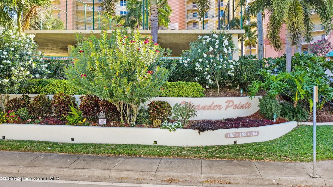 Photo of Unit A305 at 100 Riverside Drive