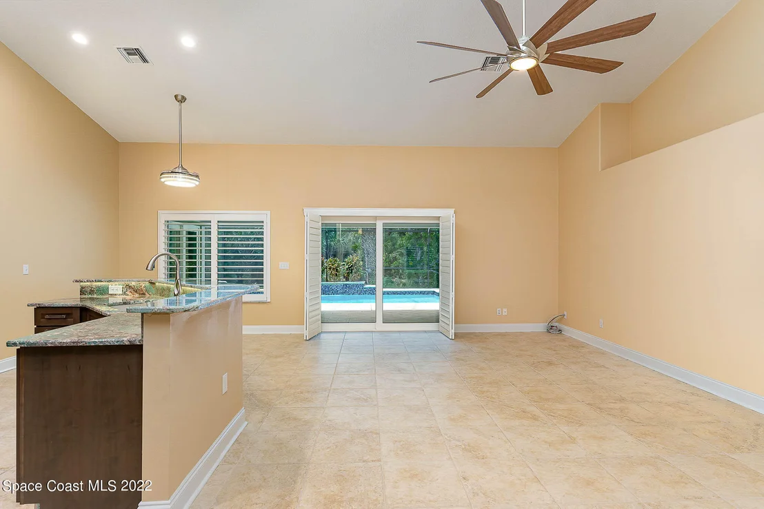 Photo of 6573 Sheridan Road