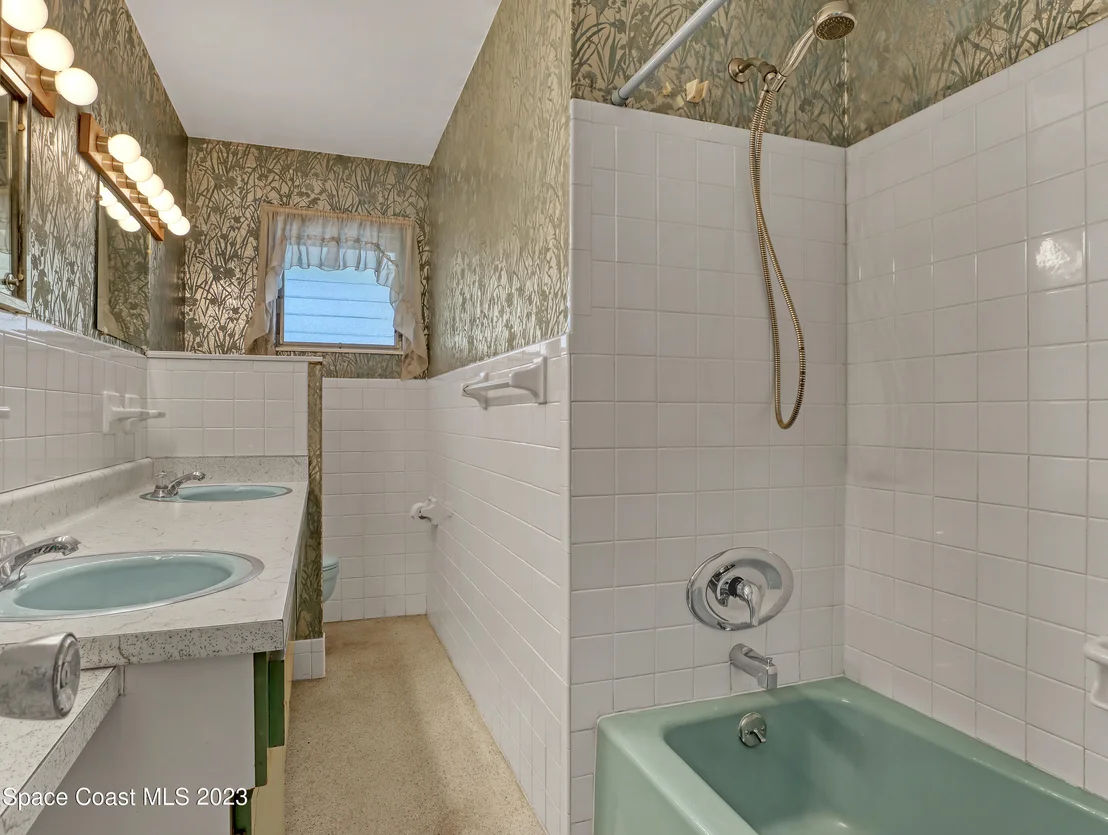 Photo of 2265 Lakeview Drive