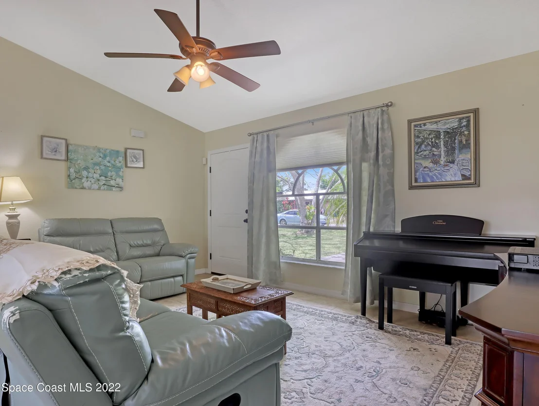Photo of 761 Azure Avenue NE