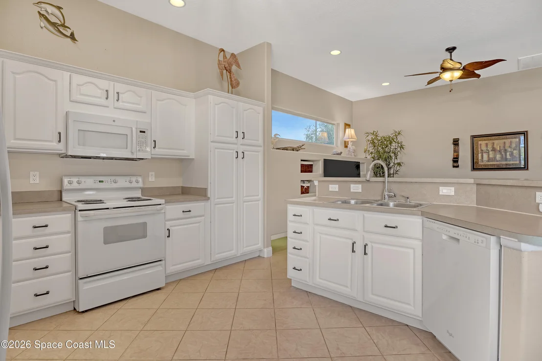 Photo of 2410 Golf Vista Boulevard