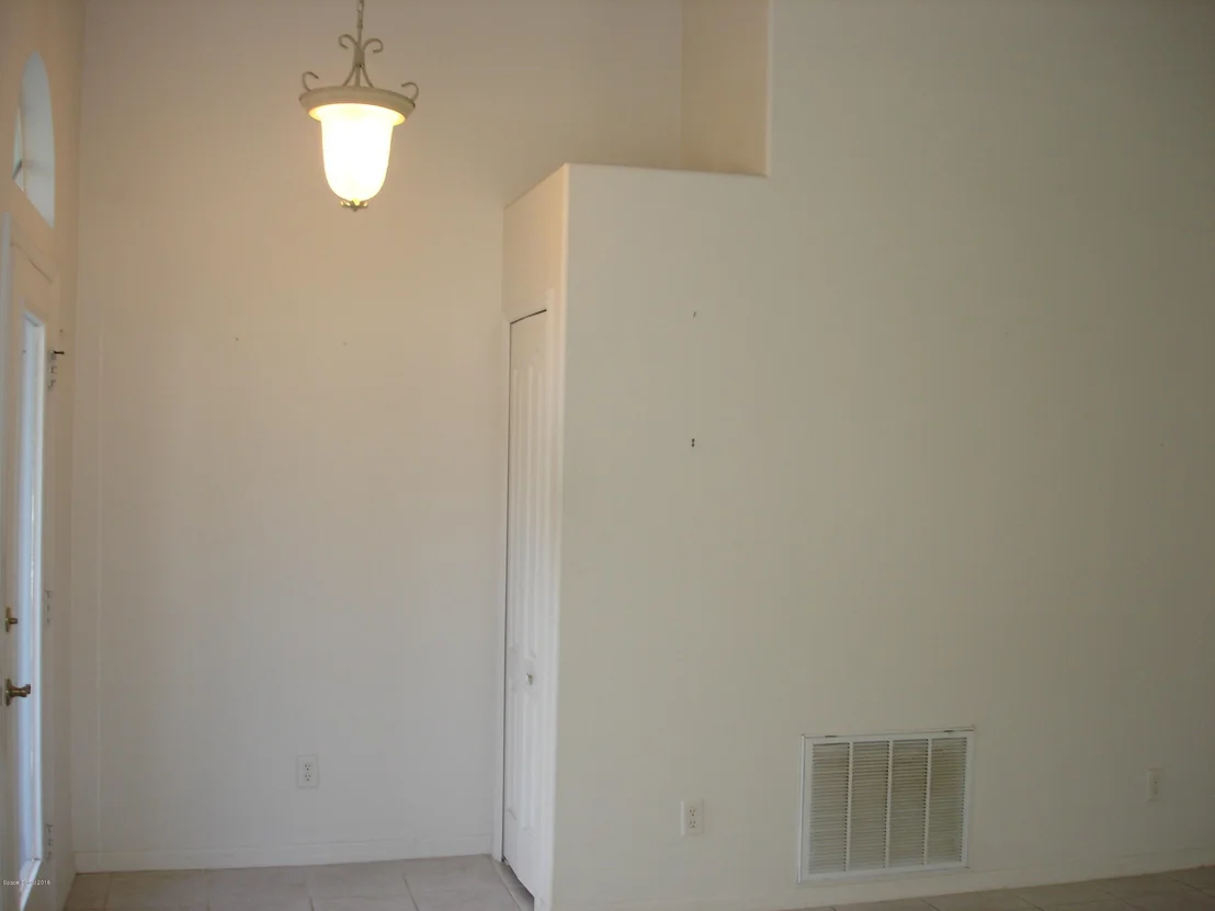 Photo of 1050 NE Pine Creek Circle NE