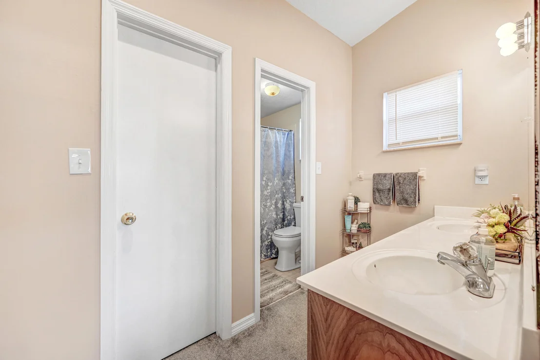 Photo of 5947 Cardiff Avenue