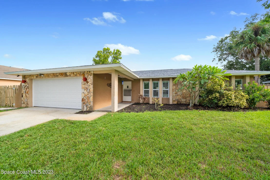 Photo of 990 Emerald Road SE