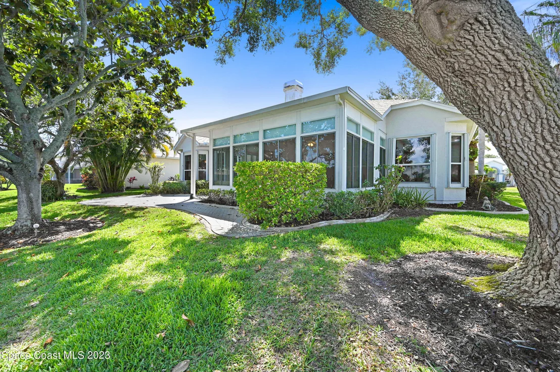 Photo of 954 Somerset Lane