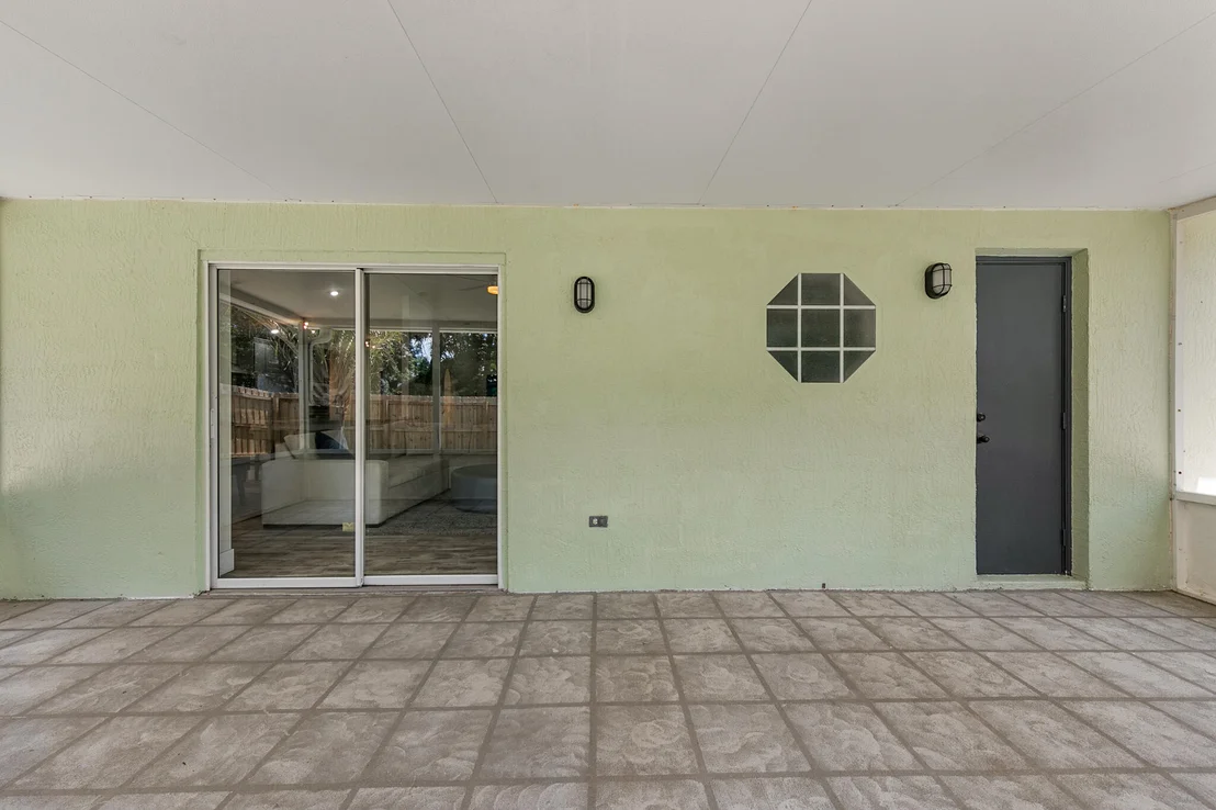 Photo of 1223 White Oak Circle