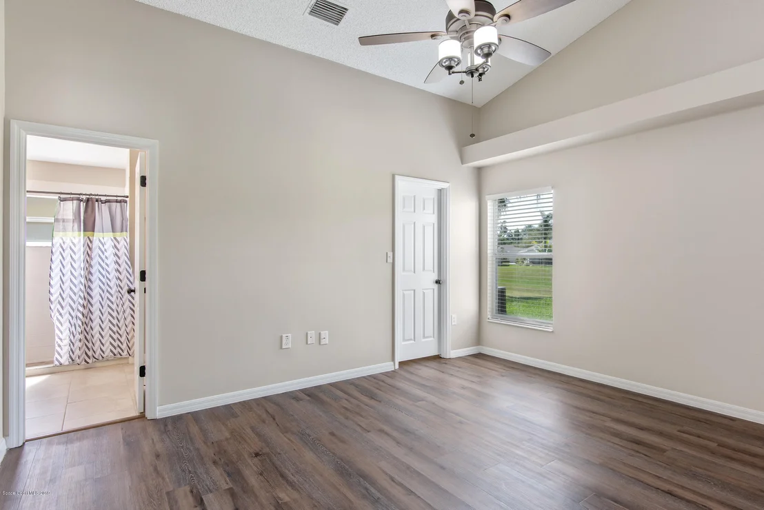 Photo of 1127 Pine Creek Circle NE